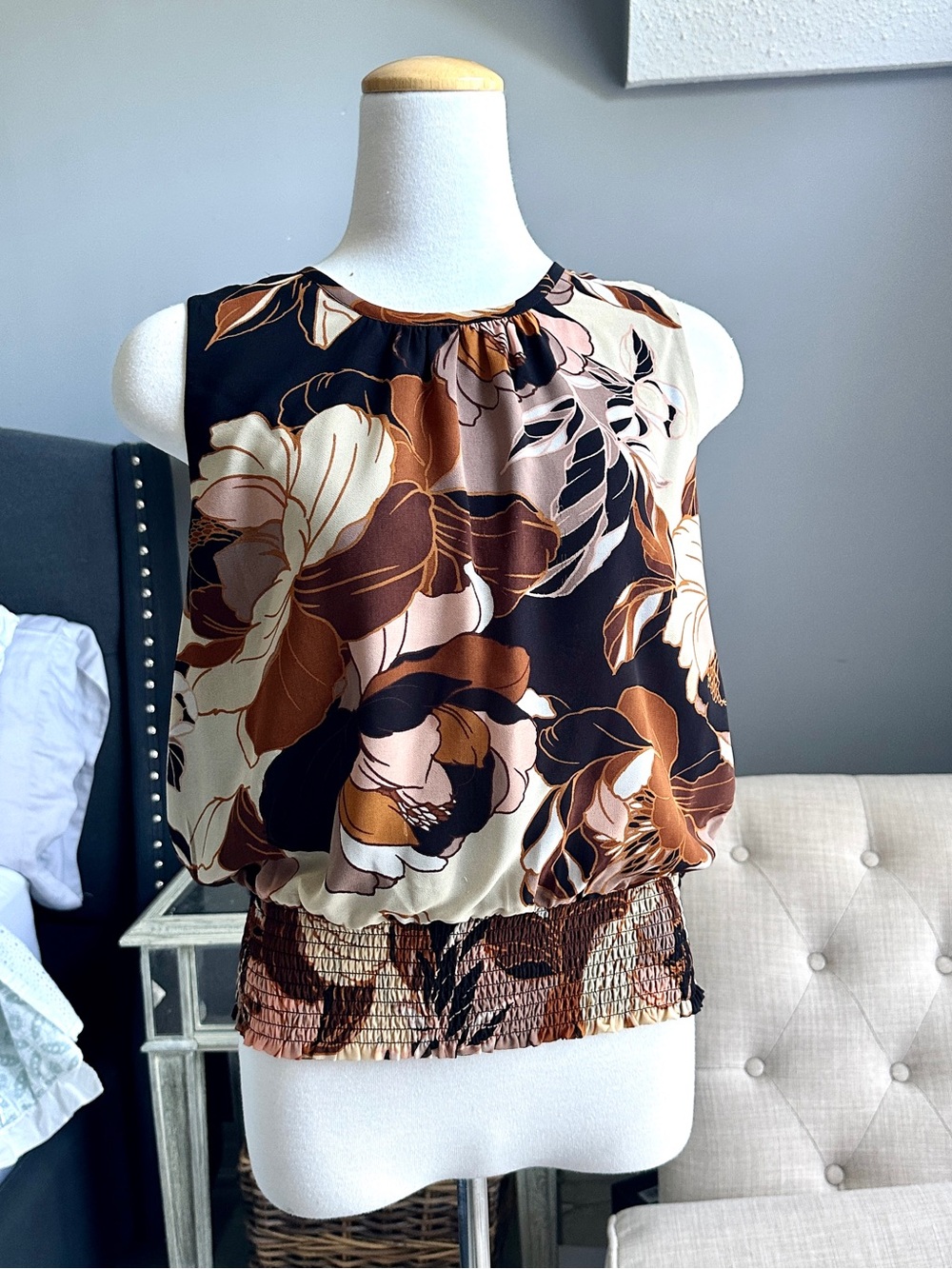 LAURA Sleeveless Floral Blouse in Brown and Cream